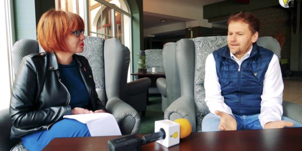 PŁYNIEMY JEDNĄ ŁÓDKĄ. HOTEL ANDERS: URATOWAĆ PRACOWNIKÓW