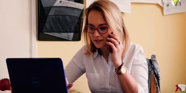 CENTRUM DZWONI REKRUTUJE