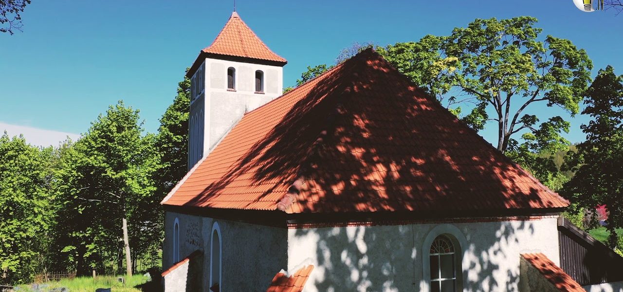 MIĘDZY NIEBEM A ZIEMIĄ