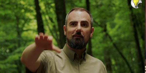 STARE UMIERA, RODZI SIĘ NOWE