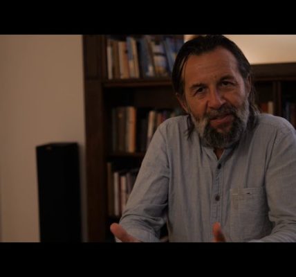 Historia zaginionych światów: rozmowa z KRZYSZTOFEM CZYŻEWSKIM o Małym centrum świata